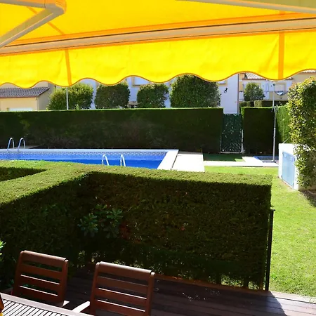 Casa de vacances Maison Avec Piscine, Climatisation Et A 500m De La A