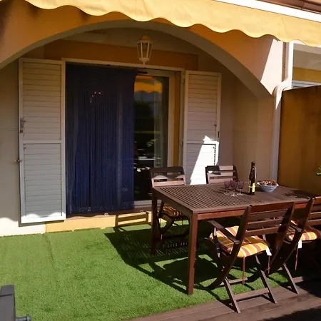 Maison Avec Piscine, Climatisation Et A 500m De La A *