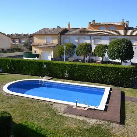 Maison Avec Piscine, Climatisation Et A 500m De La A *